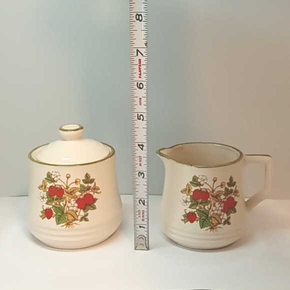 Vintage Retro strawberry design cream & sugar set, Made in Japan. No flaws - Picture 6 of 7